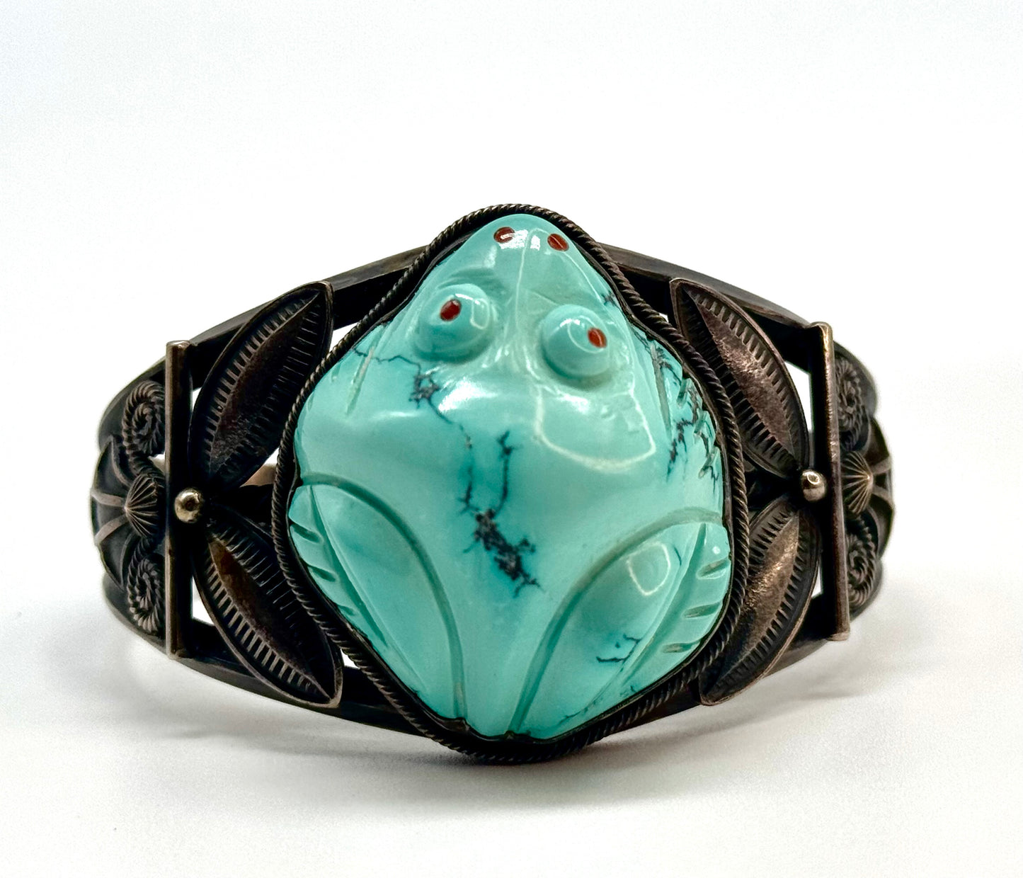 1970s Native Zuni & Navajo Carved Turquoise Frog Fetish Cuff/Bracelet By Pete (d.) & Dinah Gasper (d.) & Gary Reeves