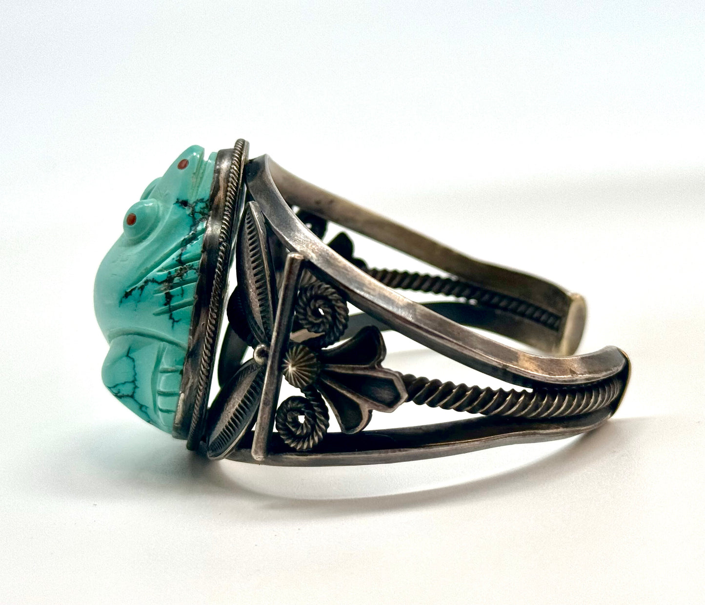 1970s Native Zuni Carved Turquoise Frog Fetish Cuff/Bracelet By Pete (d.) & Dinah Gasper (d.)